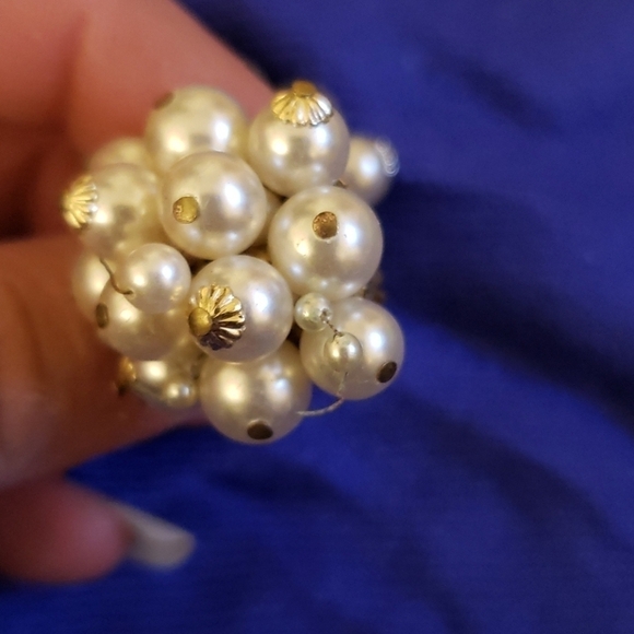 Vintage Pearl Cluster Clip on Earrings - Picture 3 of 7